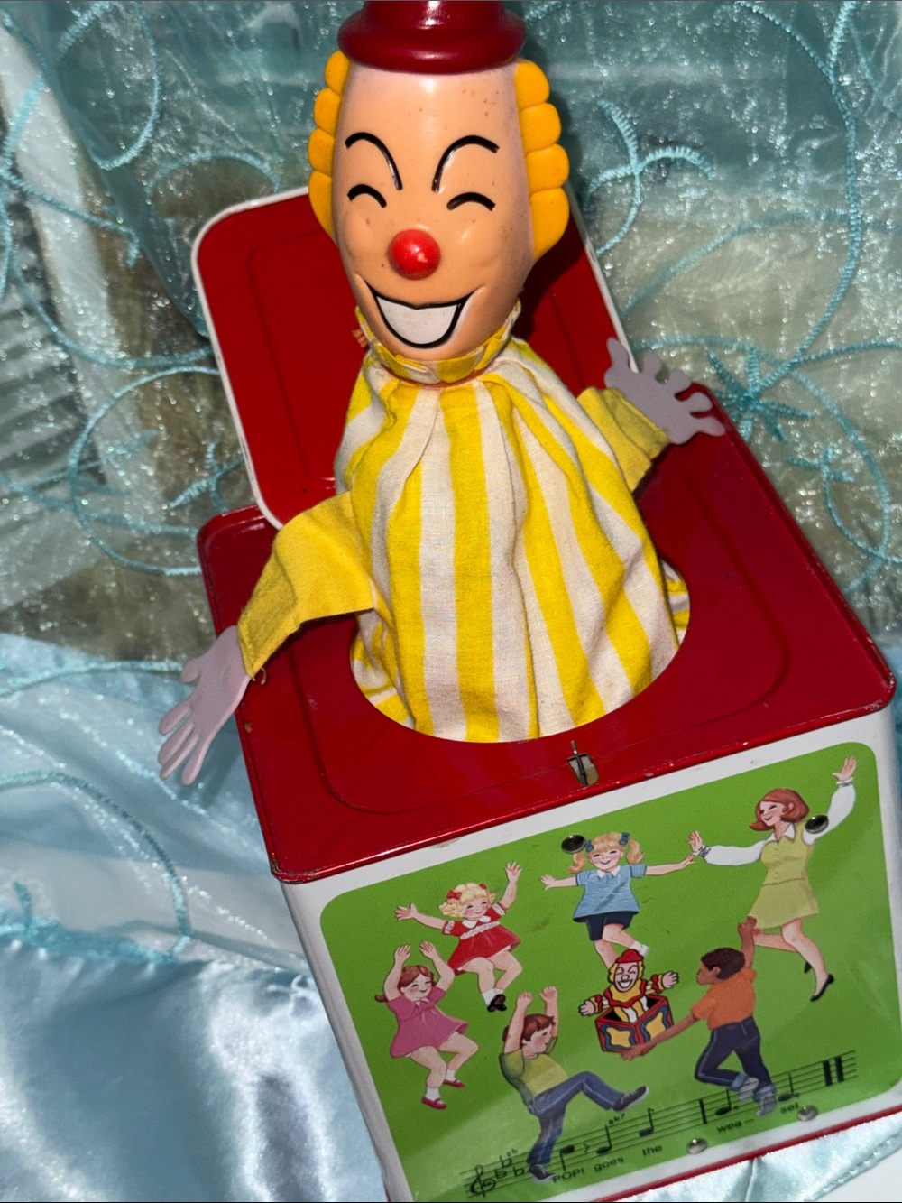 Vintage-Romper Room Jack in the box. Style Musical Toy Box — Red & Green - Picture 2 of 6